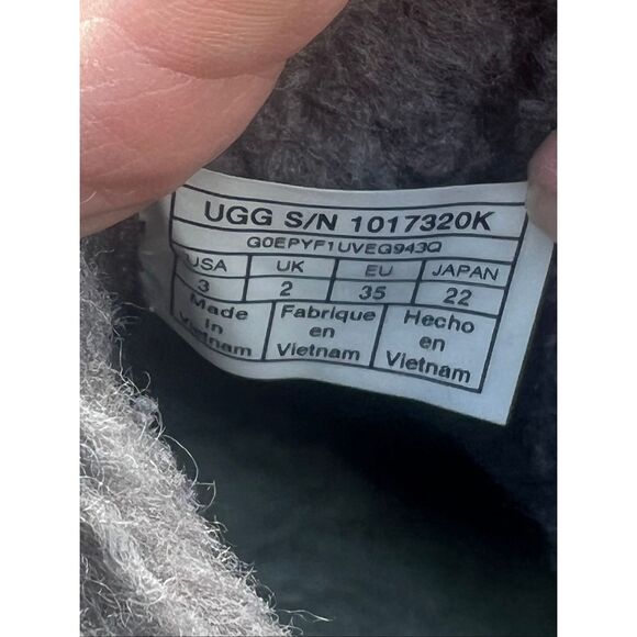 UGG  Kids Neumel II Boot Brand 1017320K  Gray  Sz 3 Youth - Picture 8 of 8